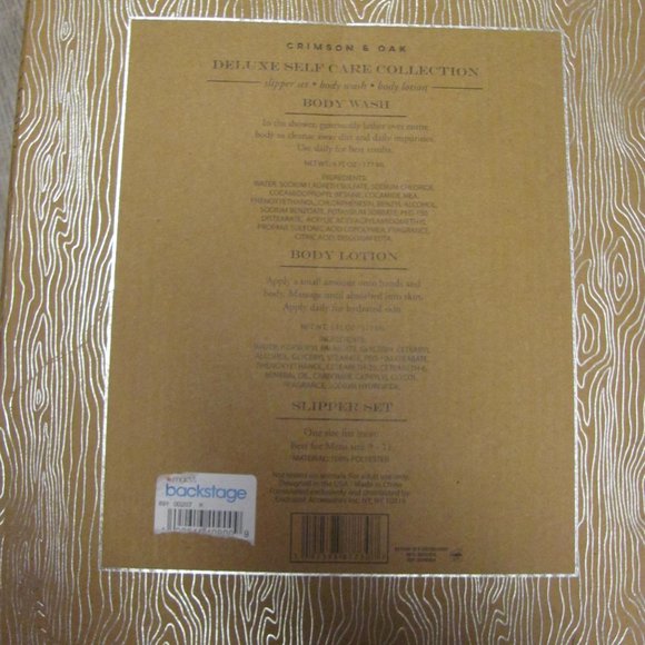 Mens Crimson & Oak Black Slipper Set with Sandalwood Body Wash and Lotion NWT - Picture 3 of 3